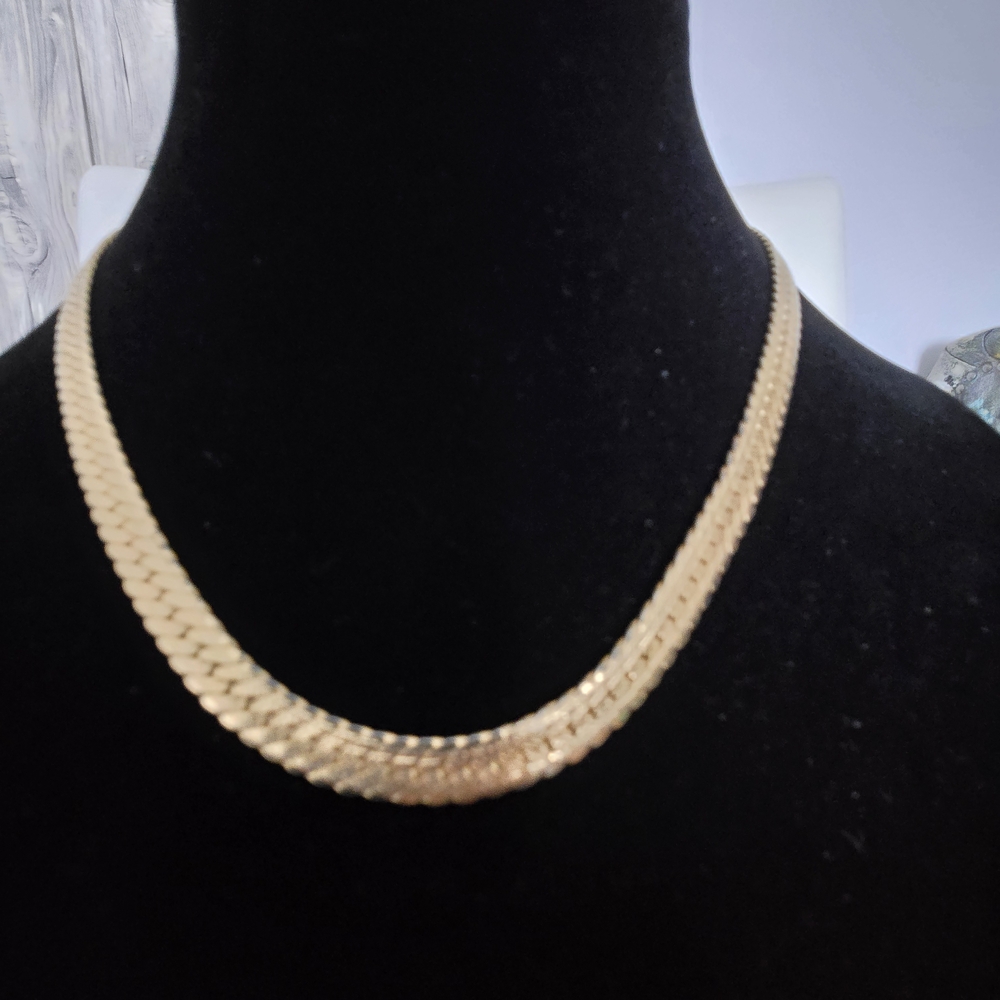 Elegant Gold Necklace for Women